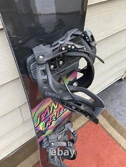 Santa Cruz 146 cm CRUZ GRIP Snowboard with FLOW Nexus Medium Bindings