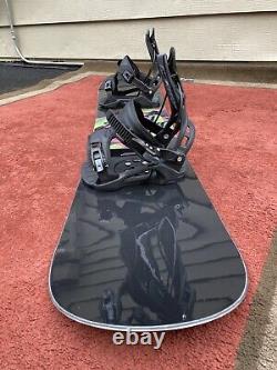 Santa Cruz 146 cm CRUZ GRIP Snowboard with FLOW Nexus Medium Bindings