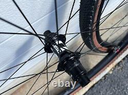 Santa Cruz Reserve 22 GR Wheelset 700c, Carbon, XDR, DT Swiss 350, Pirelli