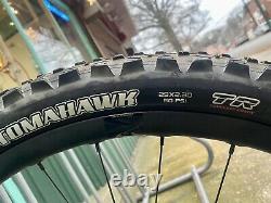 Santa Cruz Reserve 27 carbon wheelset With Maxxis Tires-29er